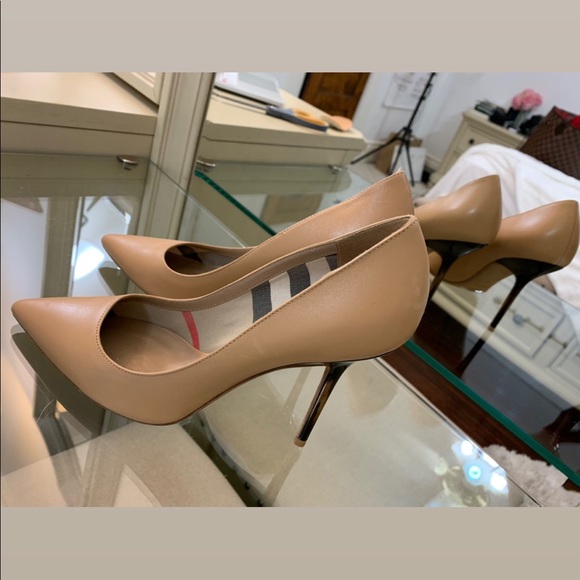 Burberry Shoes - Burberry Classic